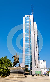 Government of Kosovo and Skanderbeg Statue