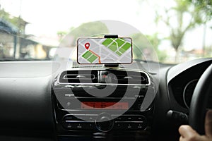 GPS Map Navigation on Smart Phone while Driving a Car