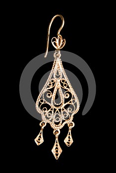 Graceful gold earring