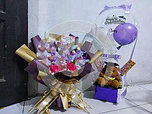 Graduation gift money bucket and balloon bucket