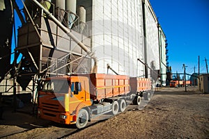 Grain elevator. Storage and loading of grain