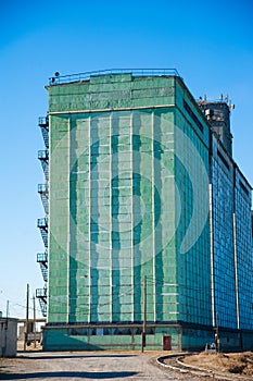 Grain elevator. Storage and loading of grain