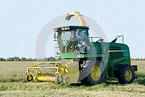 Grain harvester combine
