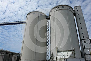 Grain silo container tanks