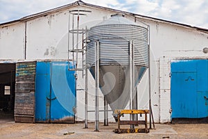 Grain storage elevator