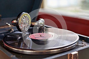 The gramophone record is played on the old potiphon