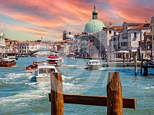 Grand Canal von dem Ponte dell Accademia in Venedig