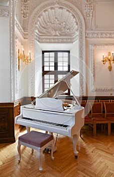 Grand piano in great hall