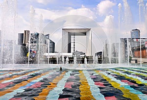 Grande Arche framed by Fountains