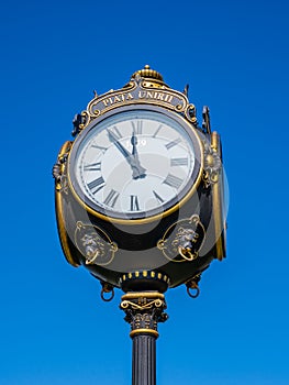 Grandfather clock showing 5 minutes before 12