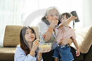 Grandma, daughter, granddaughter Attachment between different