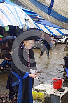 Grandmother Black Dao in market of Sin Ho