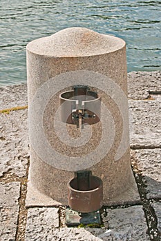 Granite anchoring post with metal couplings