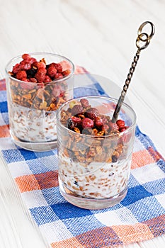 Granola with wild strawberries and yogurt