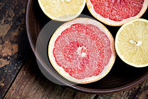 Grapefruits with lemons in a bowl