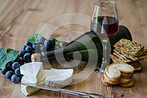 Grapes, brie with wine and crackers