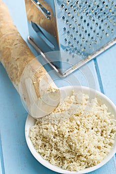 Grated horseradish root