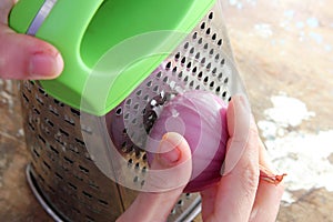 Grater with onion