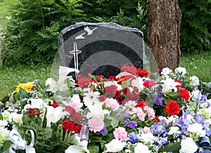 Grave with fresh img