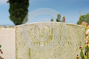 Grave if unknown soldier, Tyne Cot, Passchendaele photo