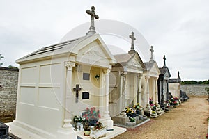 Grave tombs