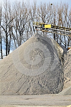 Gravel extraction machine