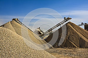 Gravel & Stone Crushing Machine