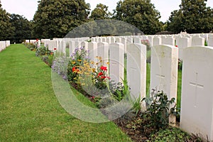 Graves of unidentified soldiers in Loos British Cemetery