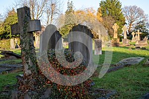 Lapidi sentiero cimitero, tombe vittoriano periodo si trova sentiero,, regno unito 