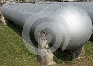 Gray tanks for the storage of natural gas in power plant