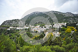 Grazalema pueblo blanco de la Sierra de Cadiz entre montaÃ±as. AndalucÃ­a EspaÃ±a