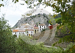 Grazalema pueblo blanco de la Sierra de Cadiz entre montaÃ±as. AndalucÃ­a EspaÃ±a