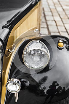 Great detail with the front light of a vintage car
