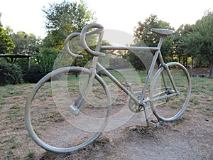 great metal bike ornament to run the tour of France