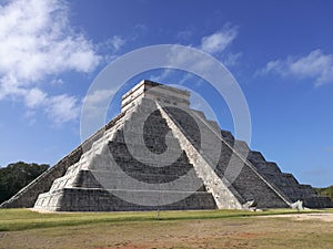 The great pyramid of Chichen Itza without any tourist