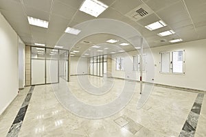 Great room to dedicate to empty offices, with marble floors