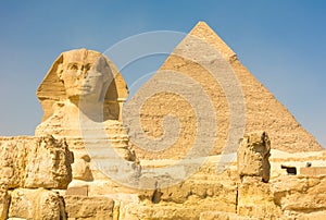 The Great Sphinx and the Pyramid of Kufu, Giza, Egypt