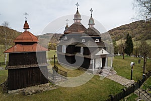 Drevený kostol Ochrany Presvätej Bohorodičky v obci Nižný Komárnik, Slovensko