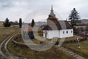 Drevený kostol sv Bazila Veľkého v obci Kalná Roztoka, Slovensko