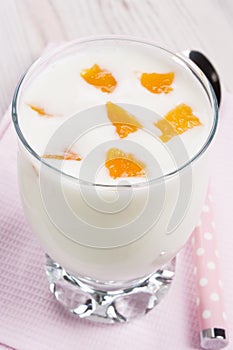 Greek yogurt with apricot slices