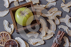 Green apple and dried fruit