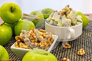 Green apple and walnut salad