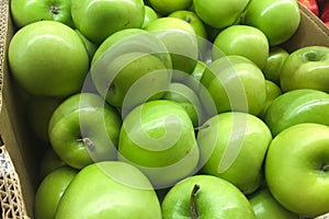 Green apples that are sold in supermarkets