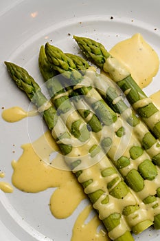 Green Asparagus with Sauce Hollandaise