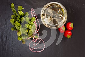 Green Asparagus with white wine and strawberries