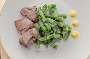 Green beans and boiled chicken liver