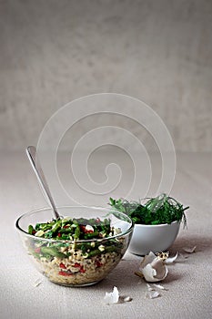 GREEN BEANS WITH BROWN RICE AND GARLIC