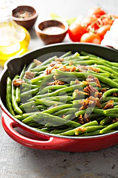 Green beans with caramelized pecans