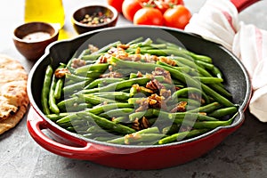 Green beans with caramelized pecans