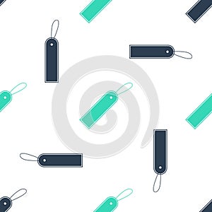 Green Blank label template price tag icon isolated seamless pattern on white background. Empty shopping discounts